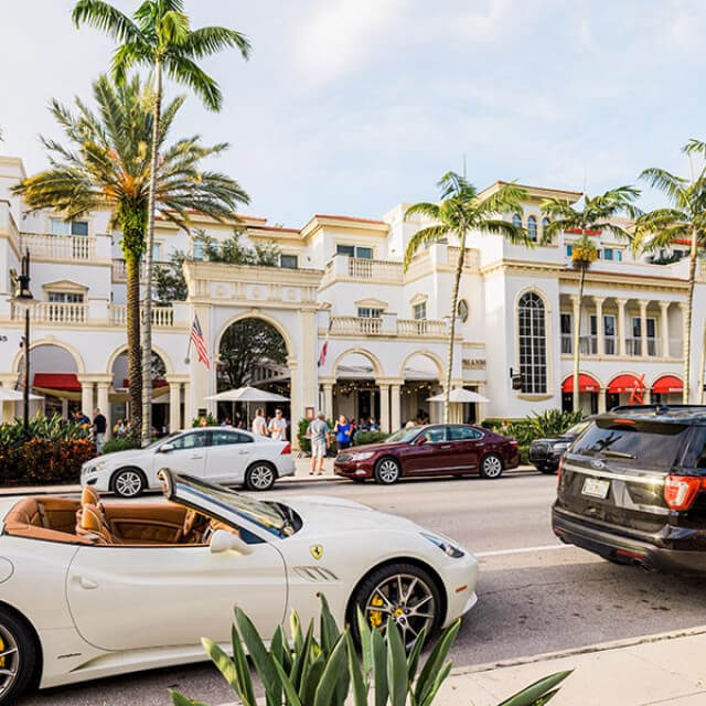 Boutiques de luxe sur la Fifth Avenue South à Naples, Floride