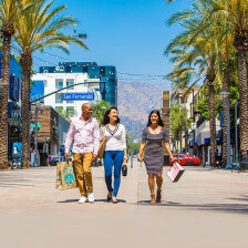 Shopping dans le centre-ville de Burbank, Californie