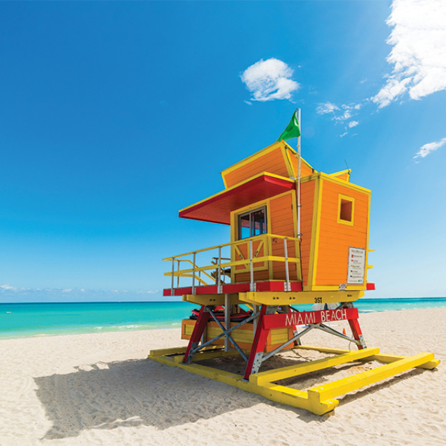 Poste de secours coloré à South Beach, Miami, Floride