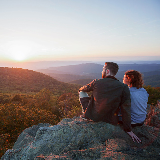 Coucher de soleil depuis un sommet dans le Shenandoah National Park, Virginie