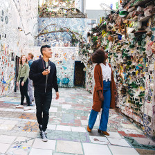 Découverte des mosaïques des Magic Gardens à Philadelphie, Pennsylvanie