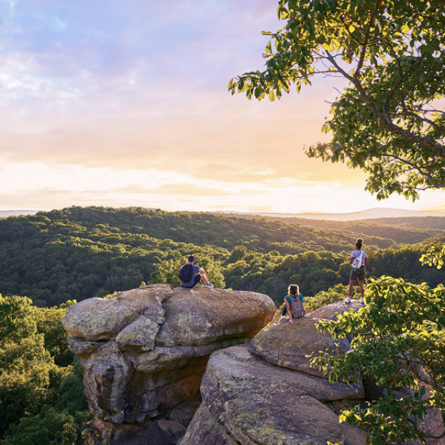 Au sommet des formations rocheuses du Garden of the Gods, dans la Shawnee National Forest, Illinois