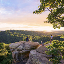 Au sommet des formations rocheuses du Garden of the Gods, dans la Shawnee National Forest, Illinois