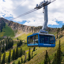 Dans le téléphérique Snowbird à destination de Hidden Peak dans le comté de Salt Lake, Utah