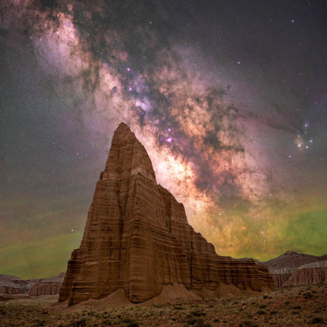 Le ciel étoilé surplombant le Capitol Reef National Park en Utah