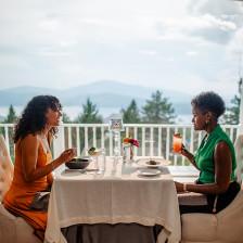 Repas en bord de lac au Slate Restaurant de Greenville, Maine