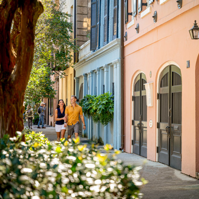 Promenade sur Rainbow Row à Charleston, Caroline du Sud