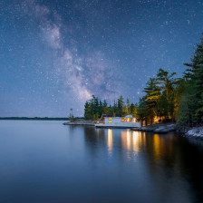 Ciel étoilé au-dessus du Rainy Lake dans le Voyageurs National Park, Minnesota